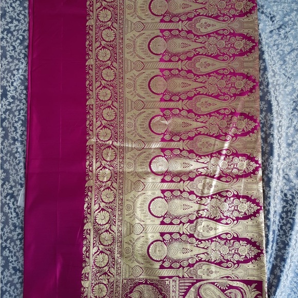 Exquisite Banarasi Art Silk Saree: Handcrafted Elegance in Kanchipuram Silk - Picture 7 of 10